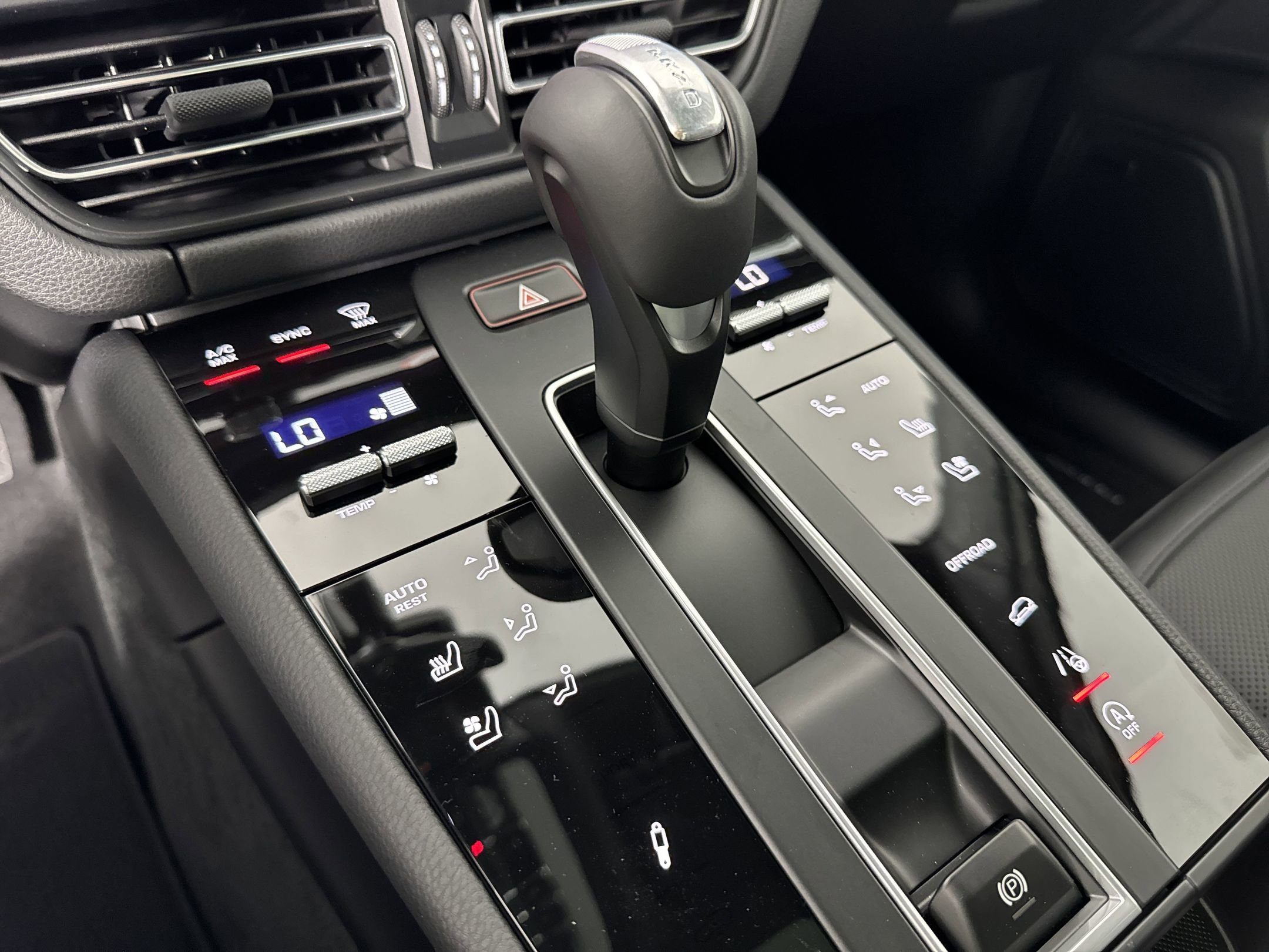 Certified 2025 Porsche Macan image 22