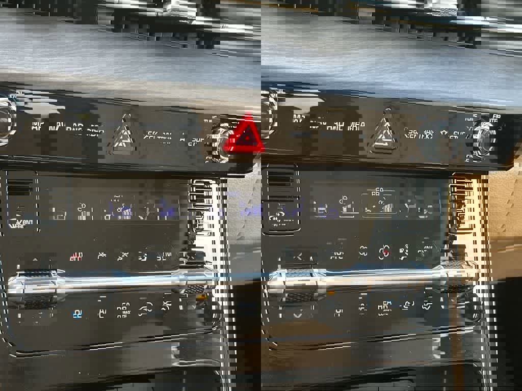 Certified 2024 Kia Carnival EX image 20