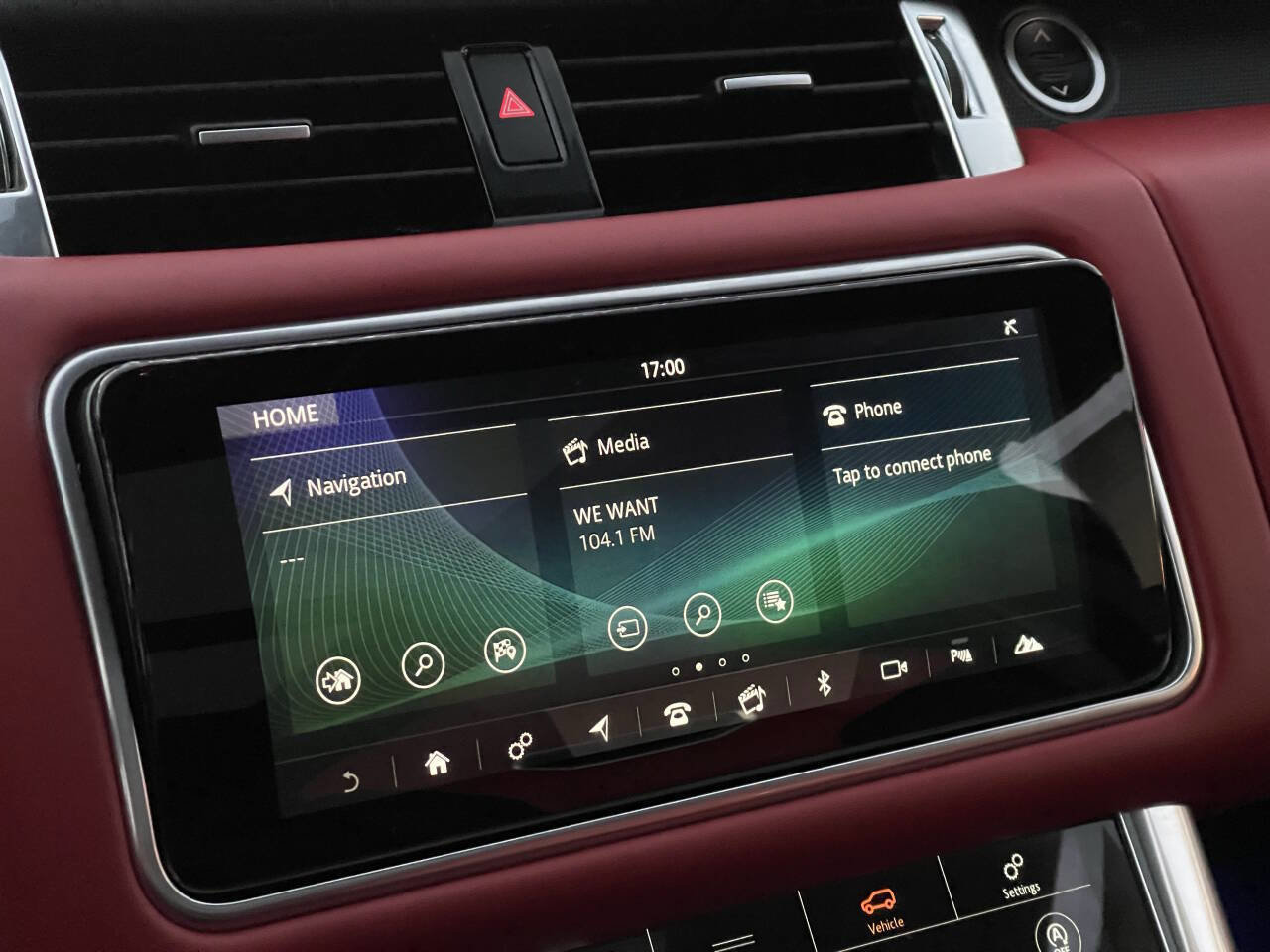 Used 2020 Land Rover Range Rover Sport SVR image 40