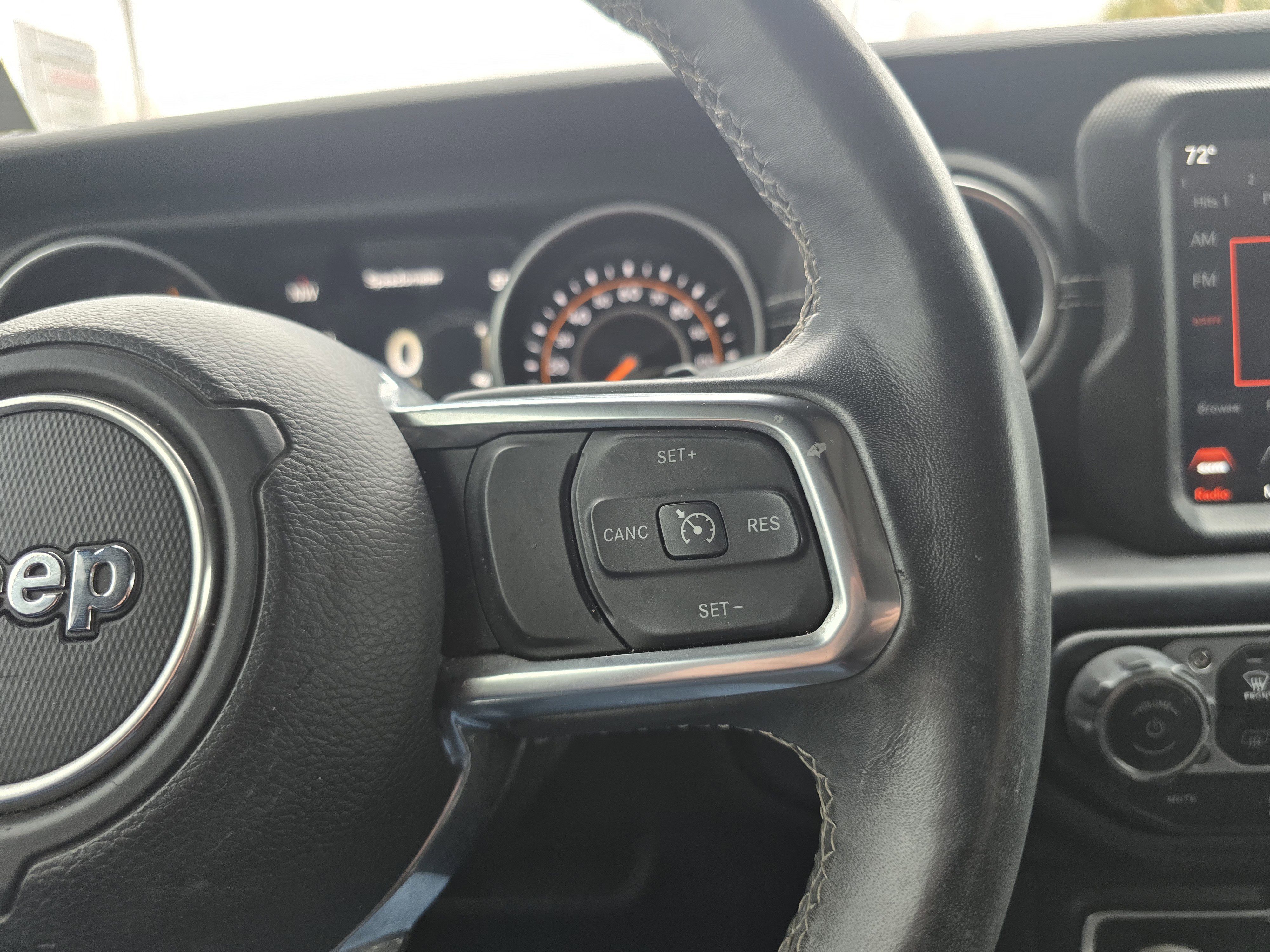 Used 2018 Jeep Wrangler Unlimited Sahara image 19