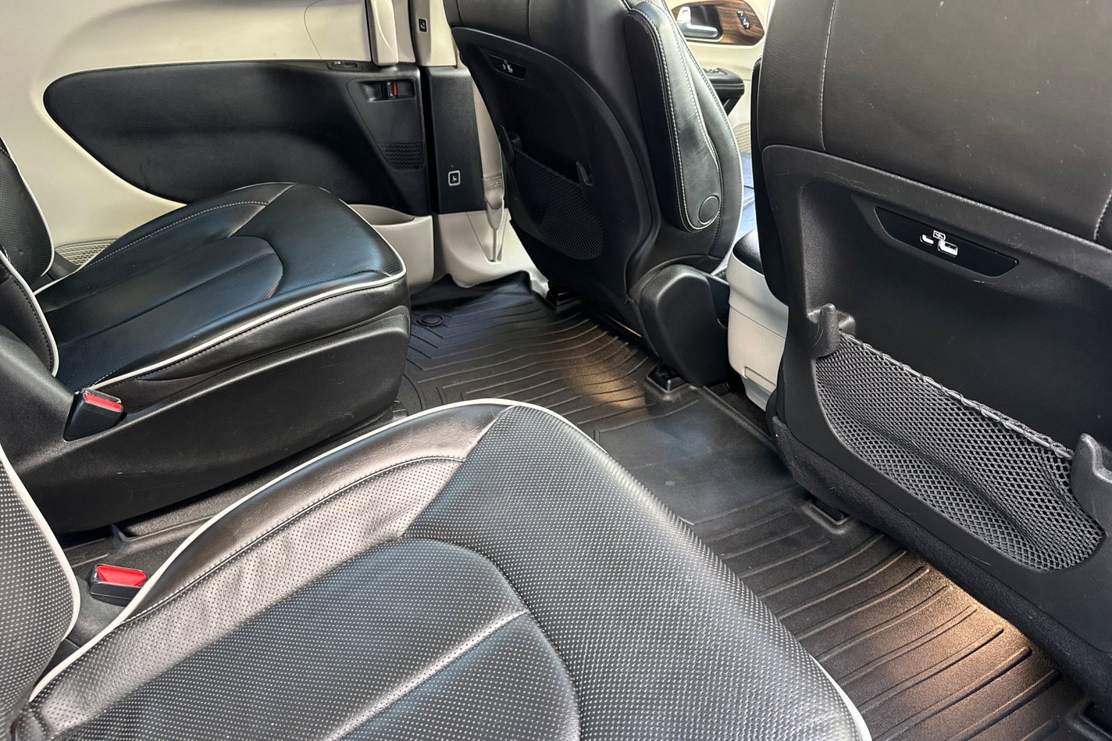 Used 2021 Chrysler Pacifica Limited w/ Premium & Safety Sphere Group image 30