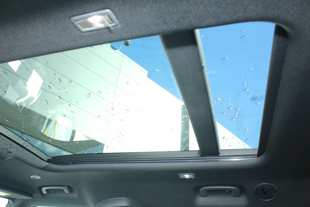 New 2026 Land Rover Defender 130 X-Dynamic SE image 22