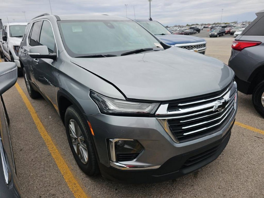 Used 2023 Chevrolet Traverse LT image 3