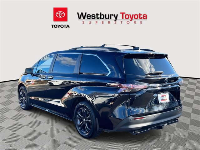 Certified 2024 Toyota Sienna XLE Woodland Edition image 11