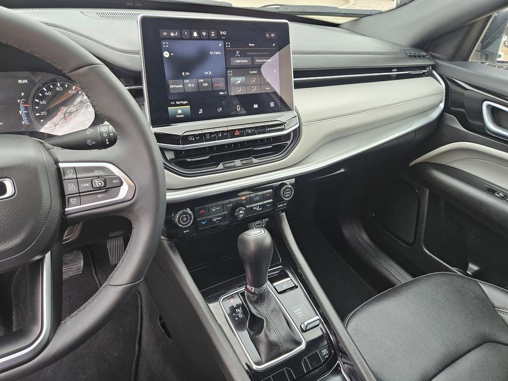 Used 2025 Jeep Compass Limited image 20