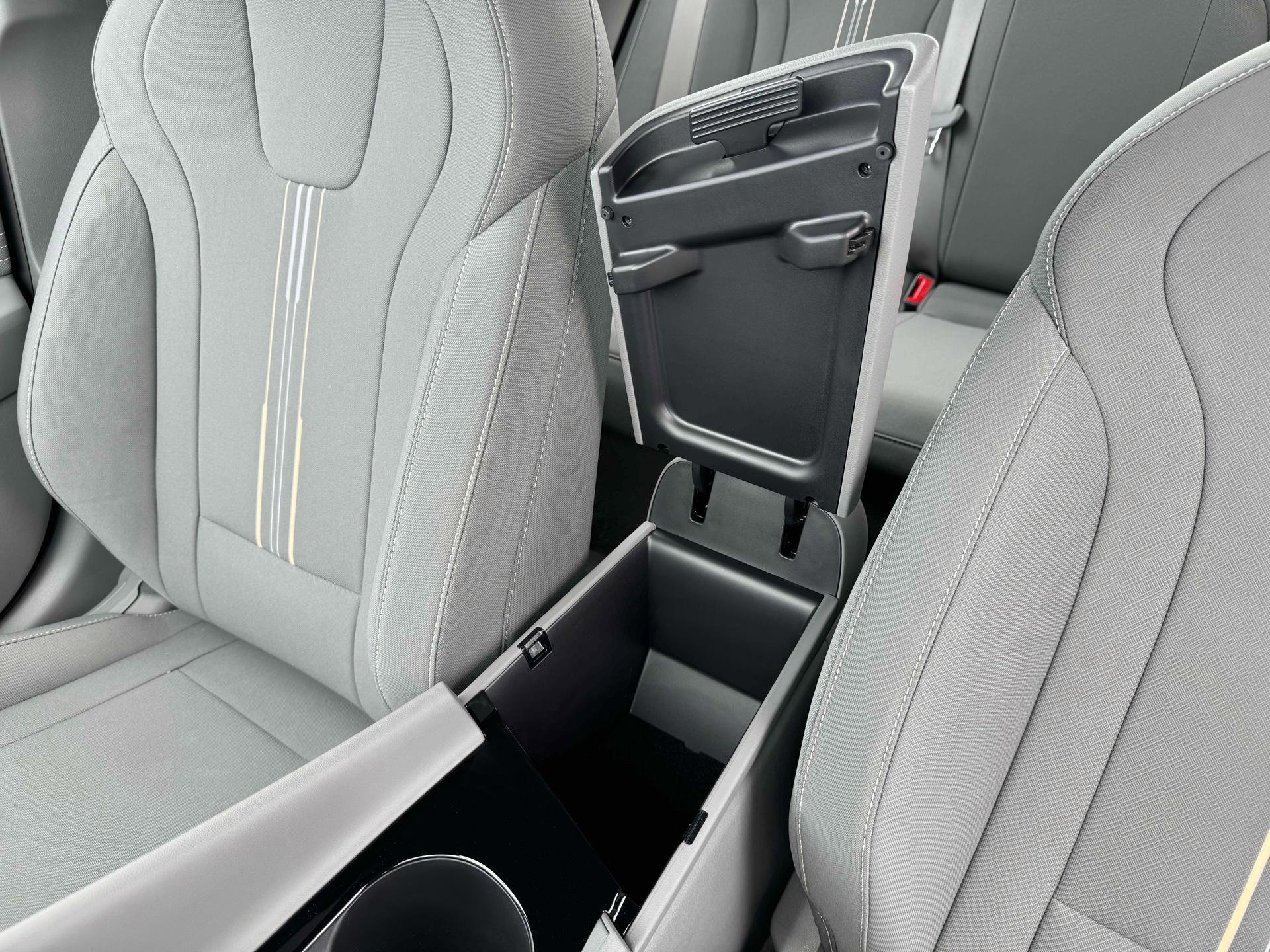 New 2025 Hyundai Elantra SEL image 18