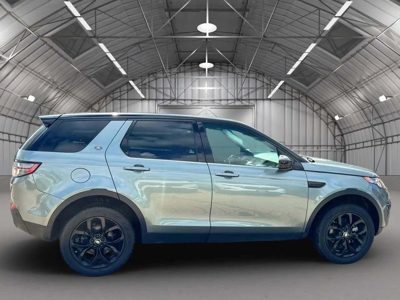 Used 2016 Land Rover Discovery Sport HSE Luxury image 9