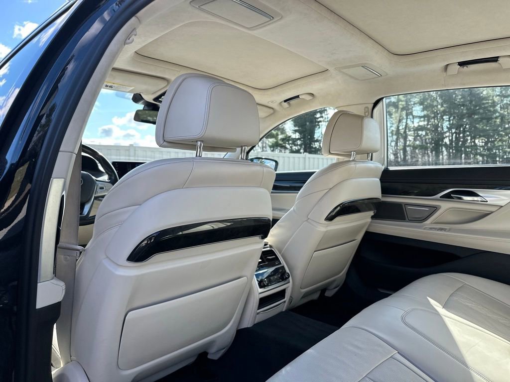 Used 2018 BMW 750i xDrive image 22