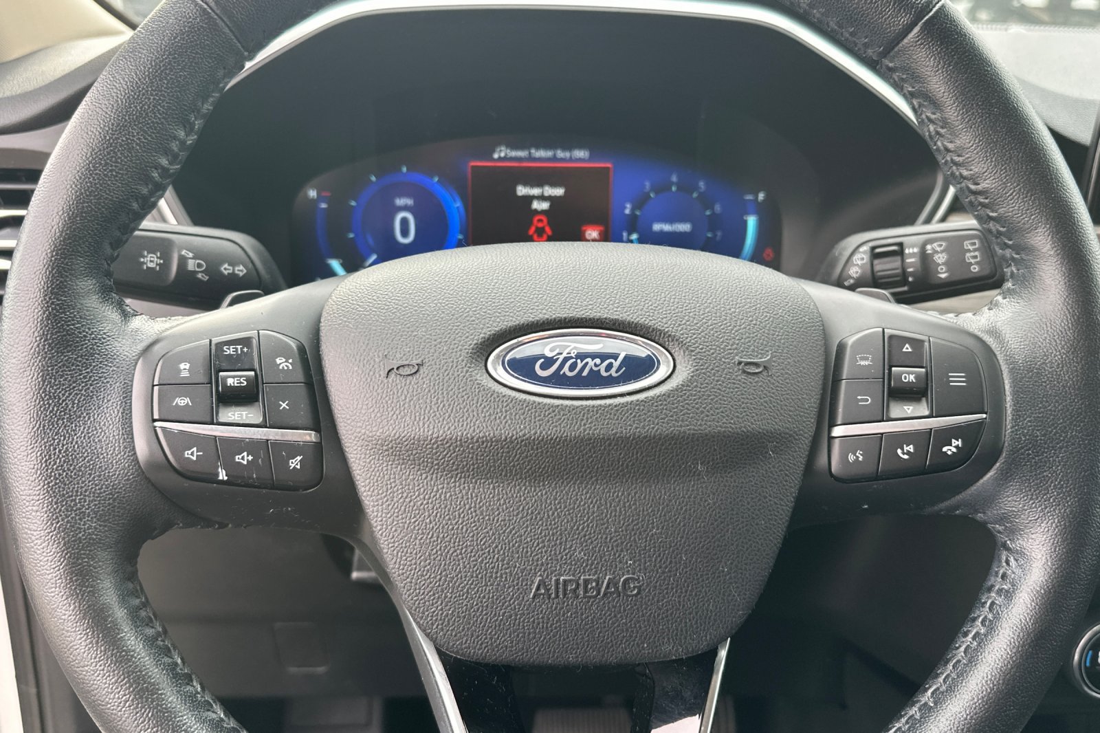Used 2020 Ford Escape Titanium w/ Titanium Premium Package 2.0 AWD/4WD image 28