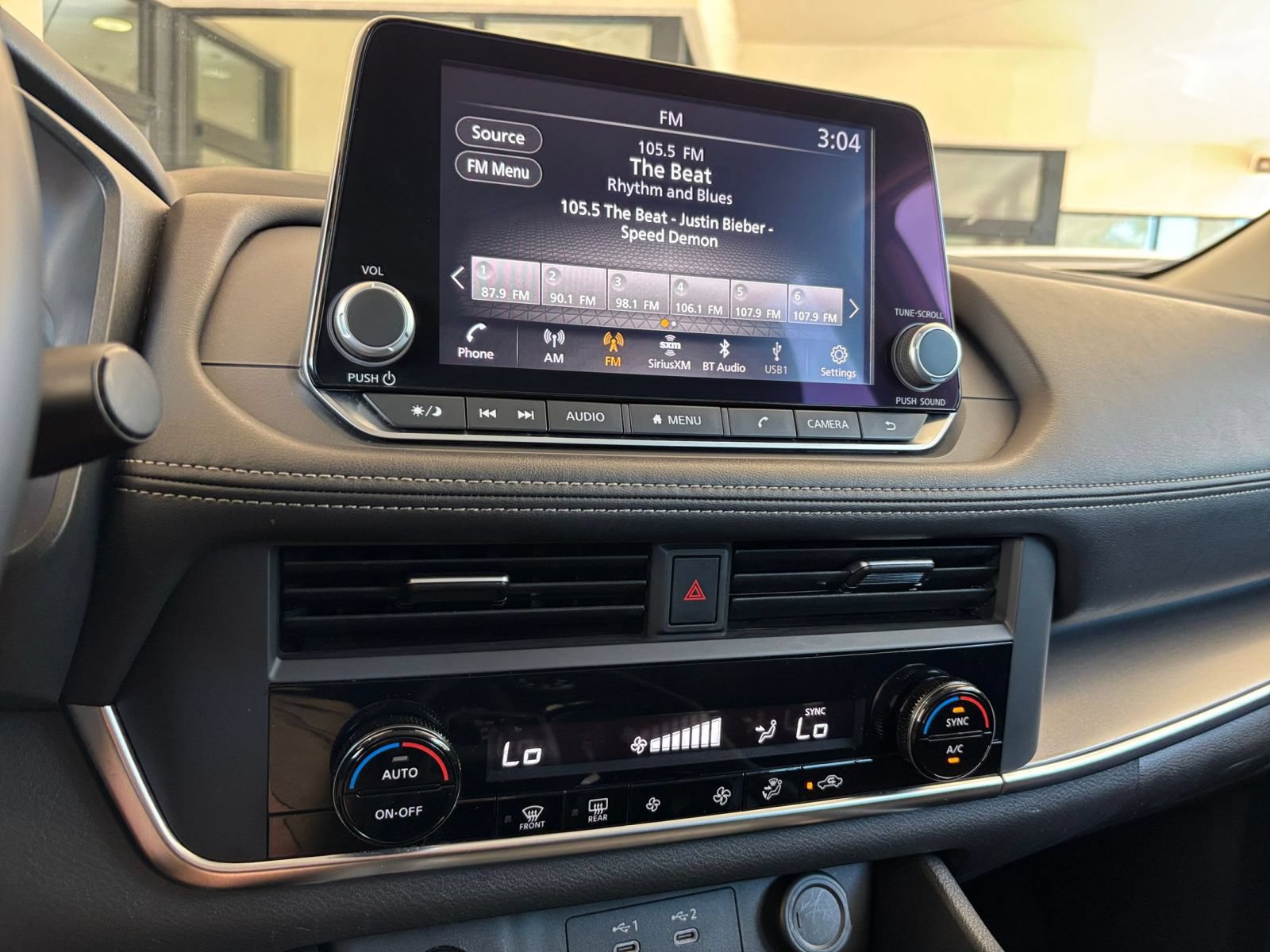 Used 2025 Nissan Rogue SV AWD/4WD image 28
