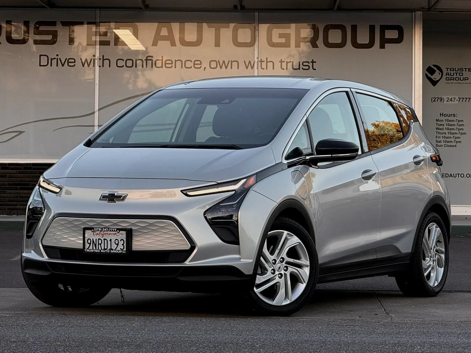 Used 2023 Chevrolet Bolt LT w/ Driver Confidence Package FWD image 2