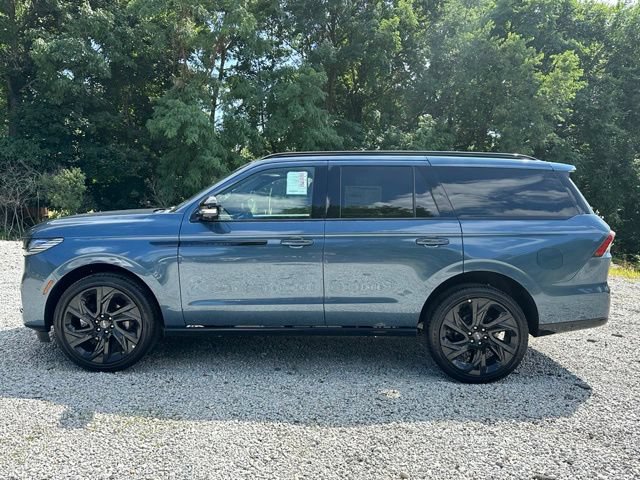 New 2027 Lincoln Navigator Reserve w/ Jet Appearance Package AWD/4WD image 2