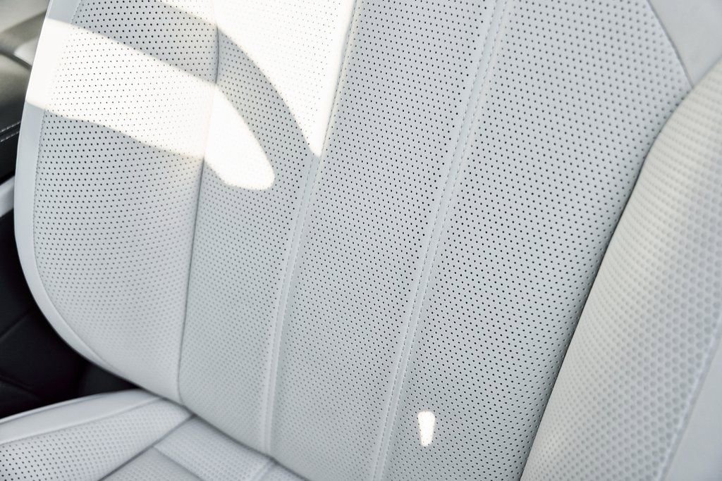 Used 2023 Bentley Bentayga Extended Wheelbase image 48