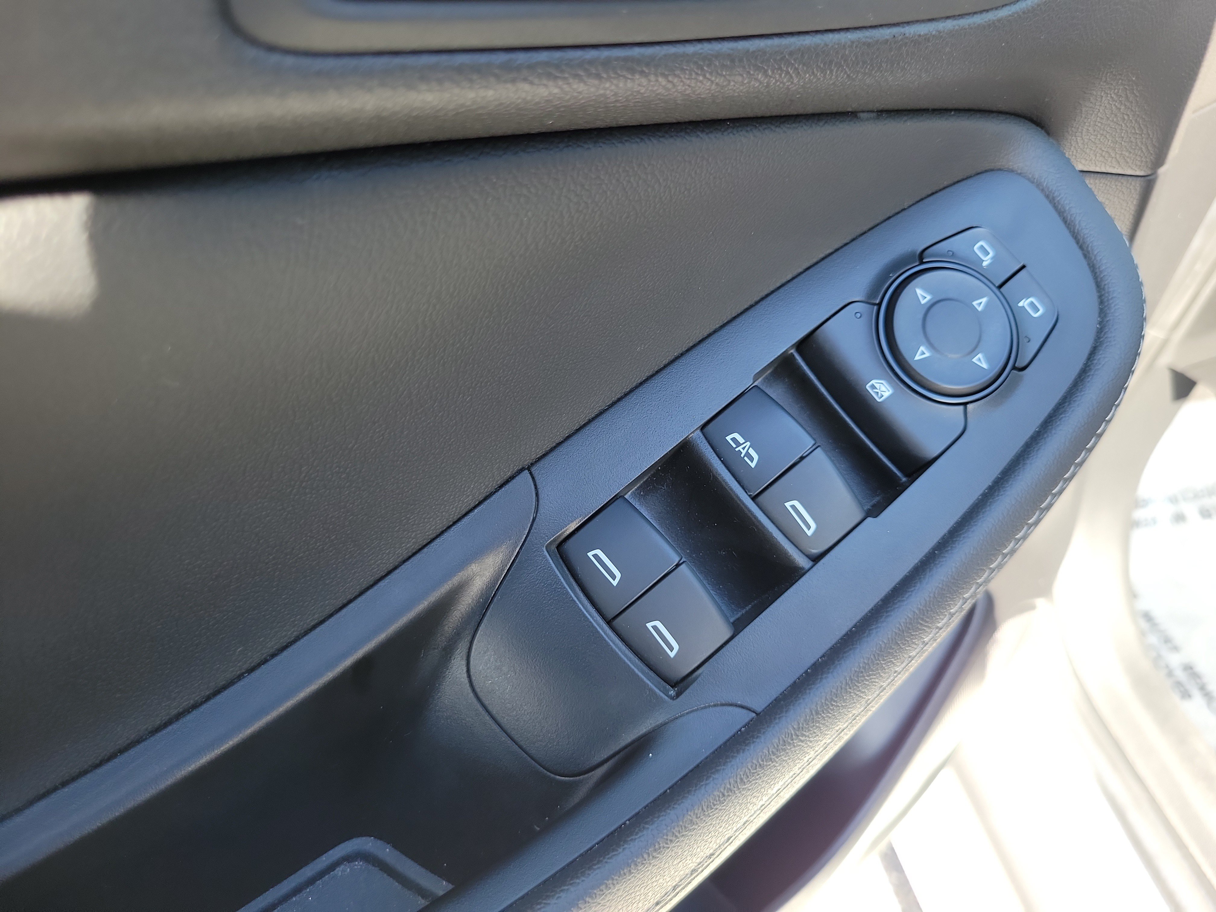 Used 2023 Buick Encore GX Select w/ Sport Touring Package FWD image 25