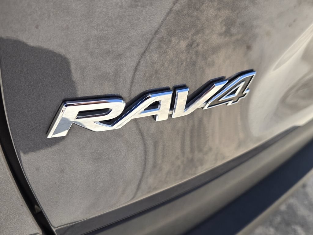 Used 2022 Toyota RAV4 LE FWD image 14