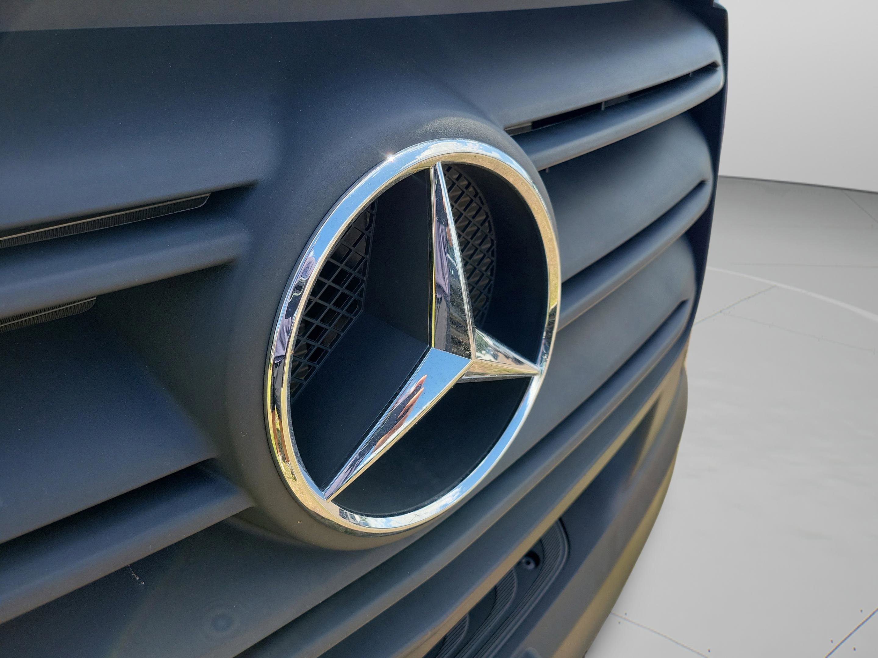 Used 2025 Mercedes-Benz Sprinter 2500 image 32