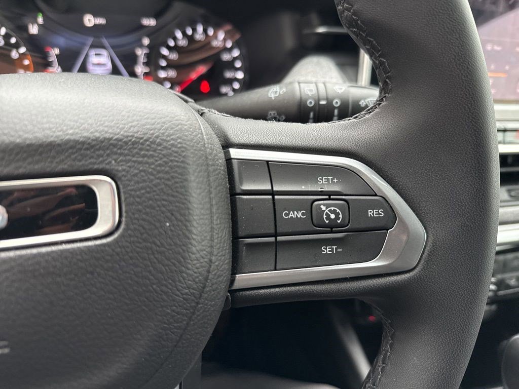 Used 2024 Jeep Compass Latitude image 12