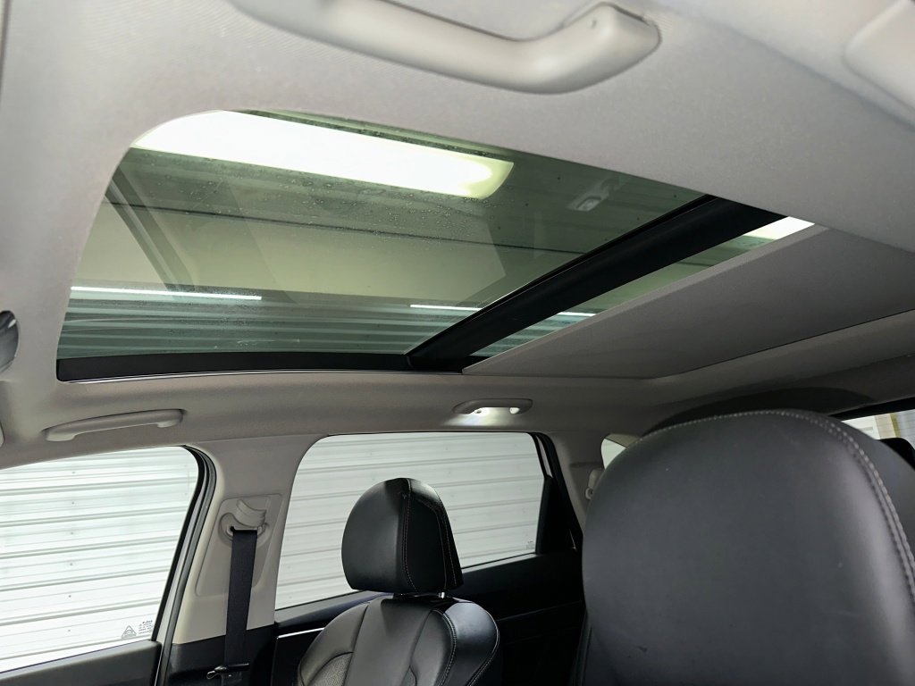 Used 2023 Kia Sorento SX image 4