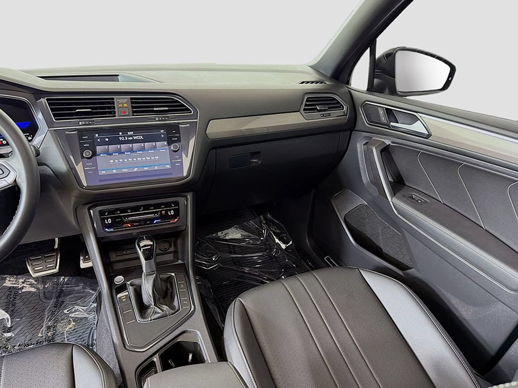 Used 2023 Volkswagen Tiguan SE R-Line FWD image 31