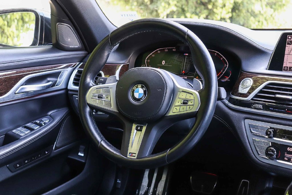 Used 2022 BMW 750i xDrive w/ Executive Package AWD/4WD image 18