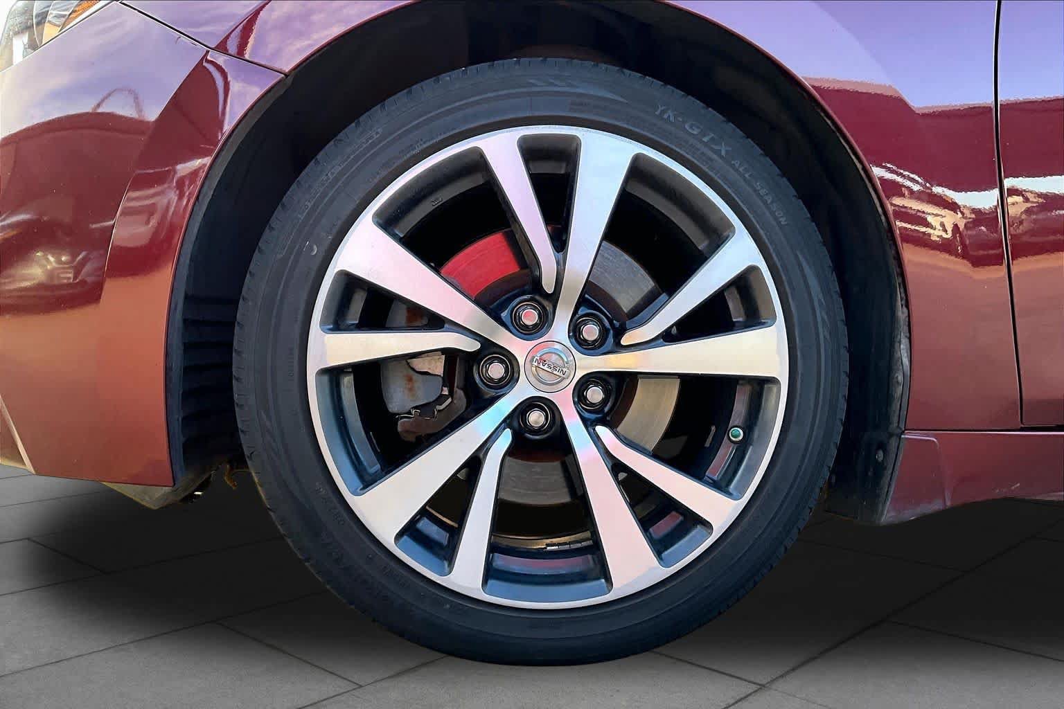 Used 2017 Nissan Maxima Platinum FWD image 10