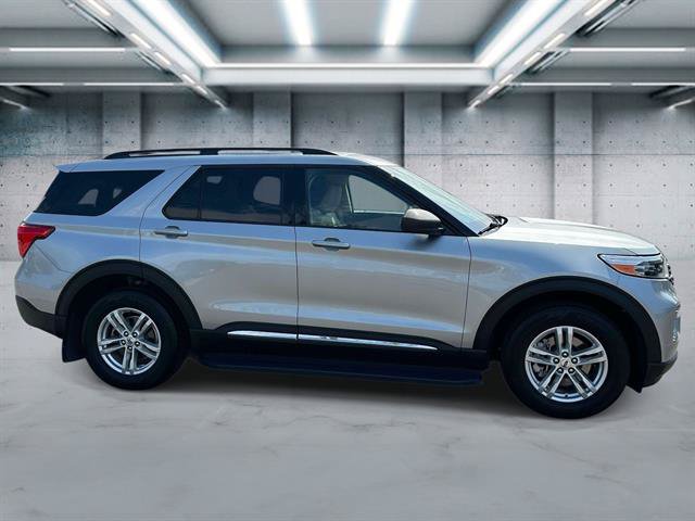 Used 2023 Ford Explorer XLT w/ Equipment Group 202A AWD/4WD image 3