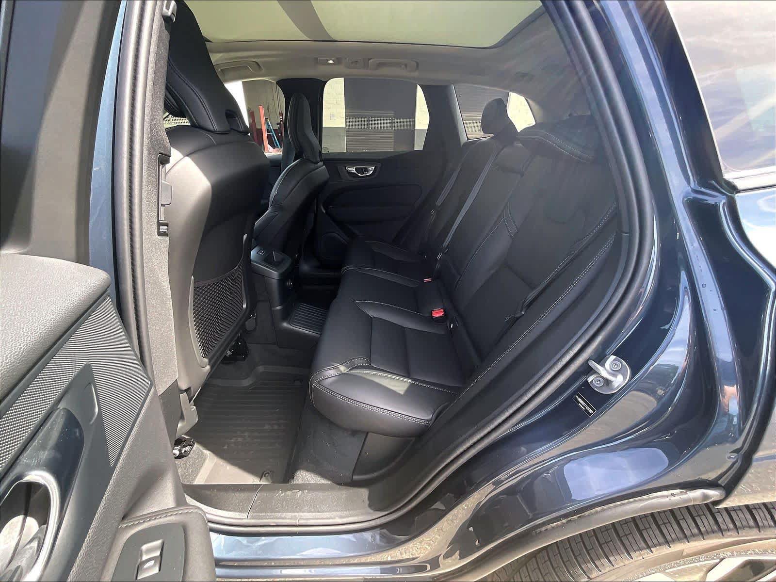 New 2026 Volvo XC60 T8 Ultra w/ Climate Package AWD/4WD image 12