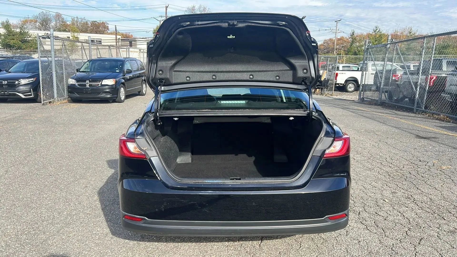 Used 2025 Toyota Camry LE image 9