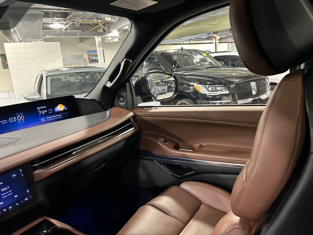 Used 2026 Lincoln Navigator L Reserve AWD/4WD image 25