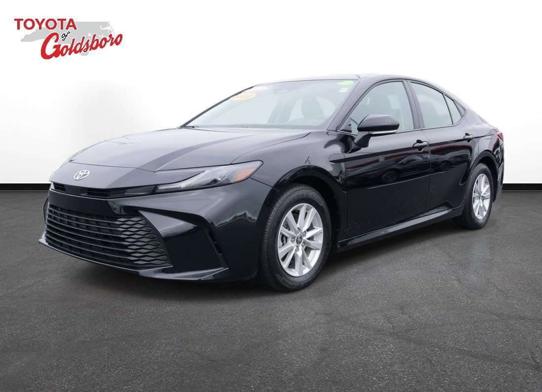 Used 2025 Toyota Camry LE image 1