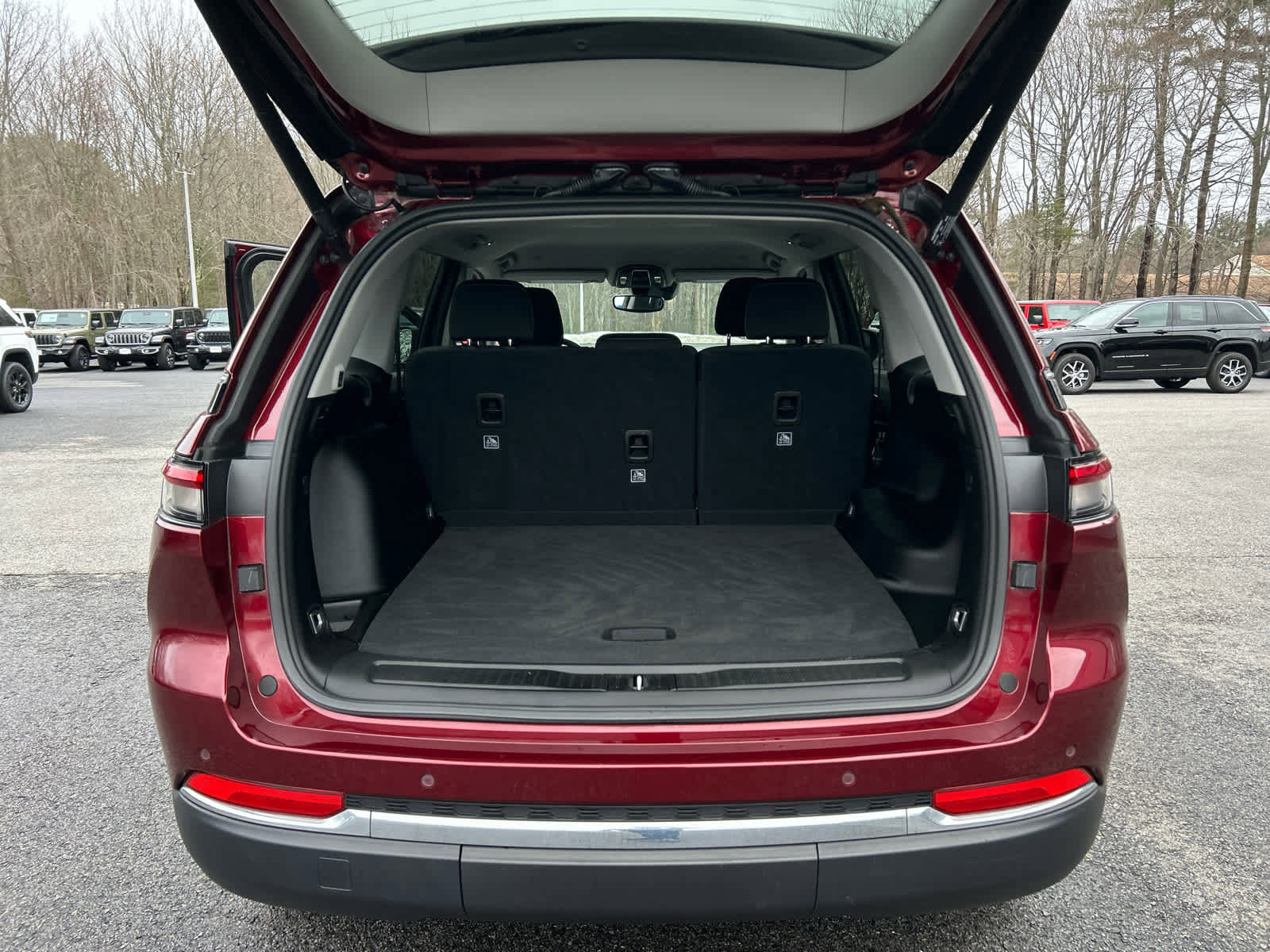 Used 2022 Jeep Grand Cherokee Laredo w/ Luxury Tech Group I image 33