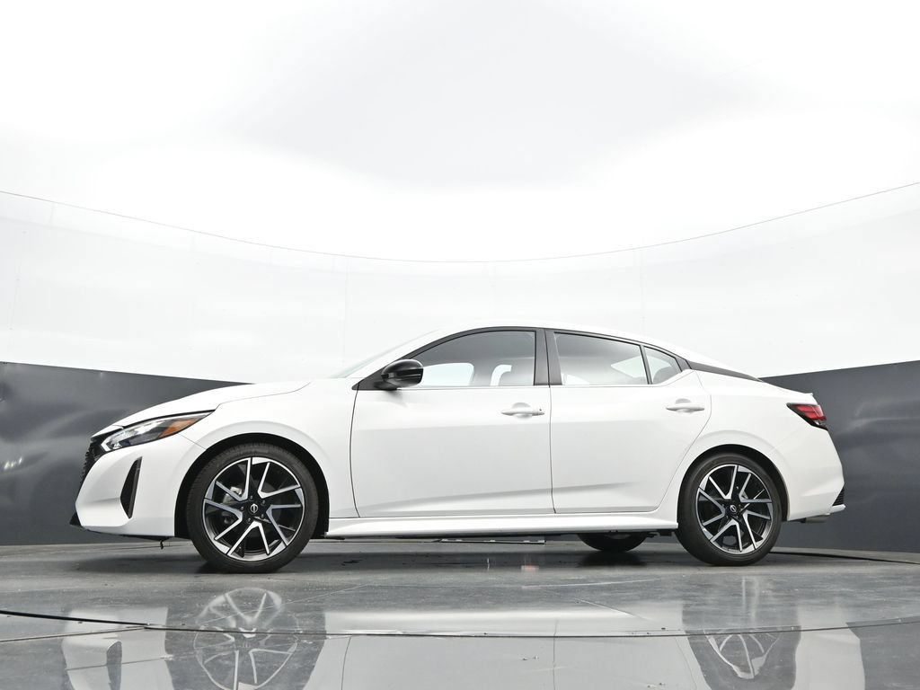 Used 2025 Nissan Sentra SR FWD image 31