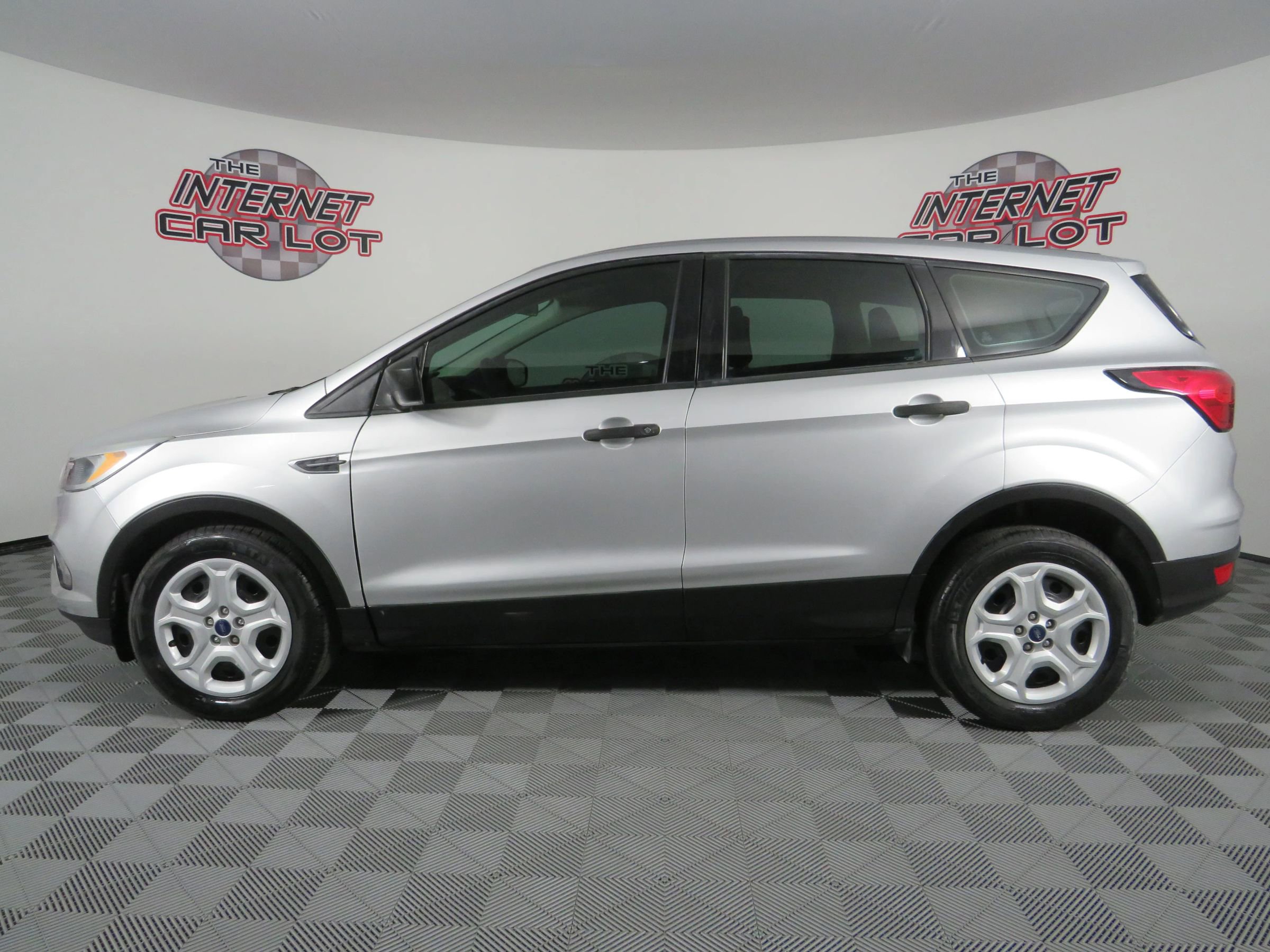 Used 2019 Ford Escape S FWD image 4