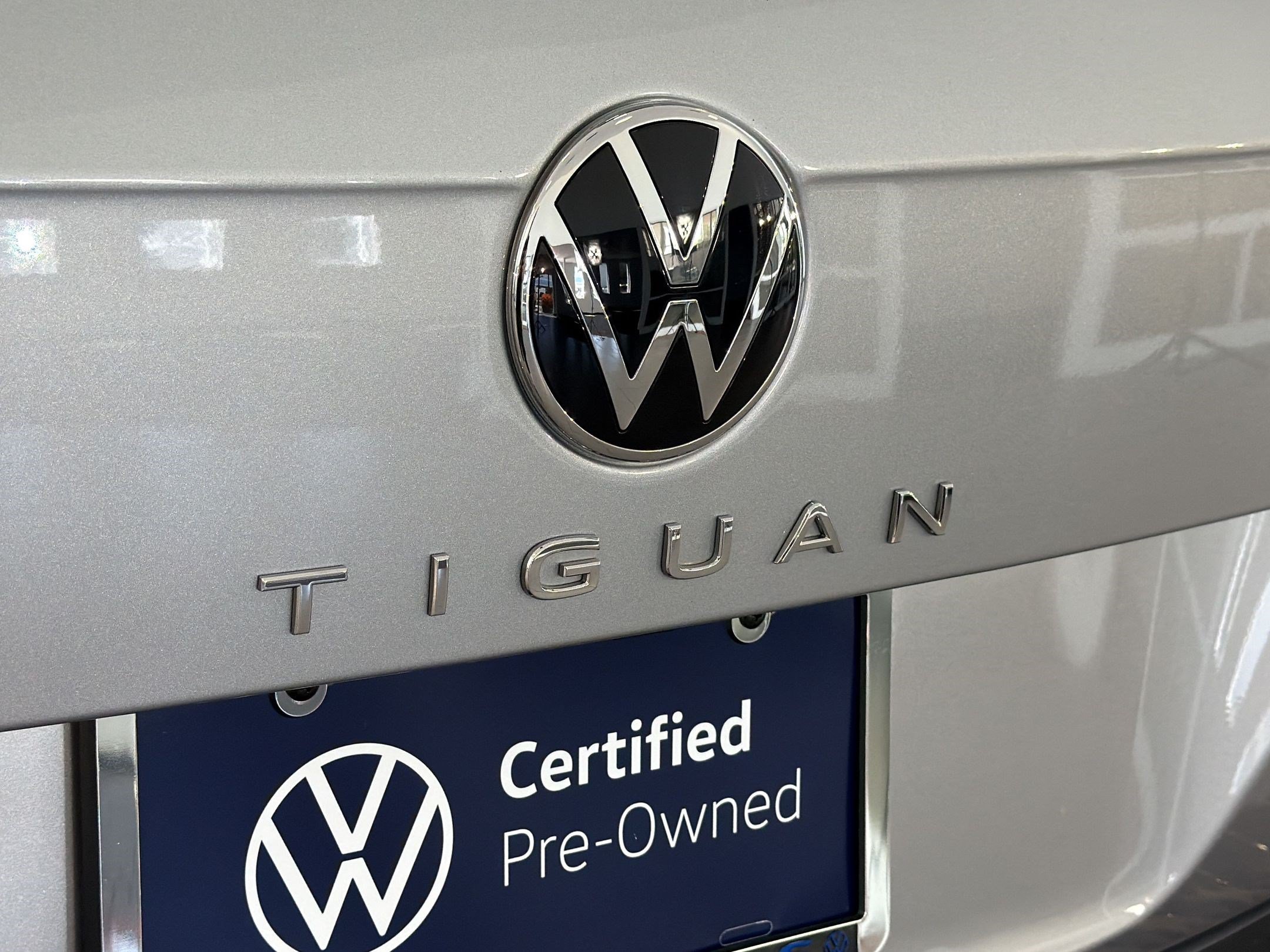 Certified 2024 Volkswagen Tiguan SE R-Line AWD/4WD image 33