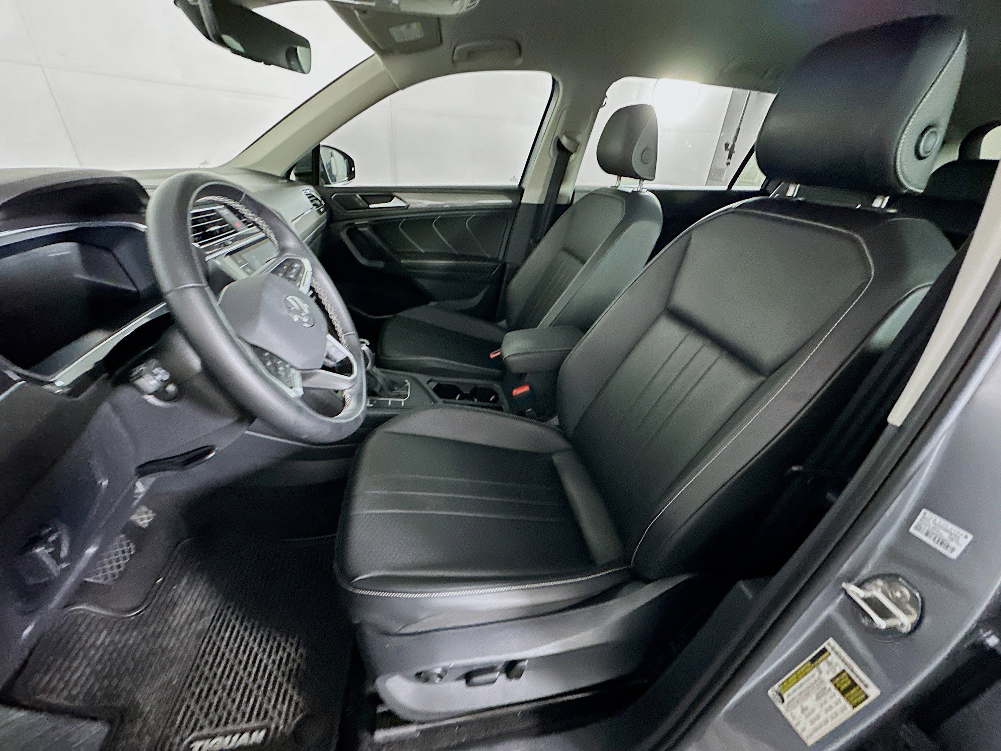 Used 2023 Volkswagen Tiguan SE image 13