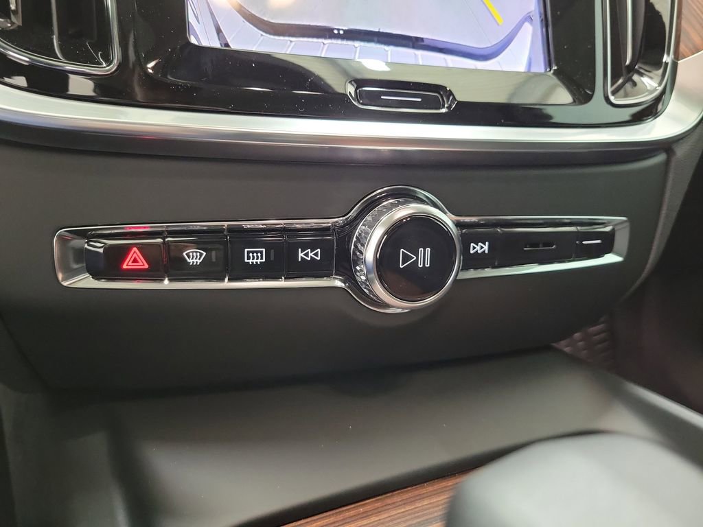 New 2026 Volvo V60 B5 Cross Country Plus w/ Protection Package Premier image 29