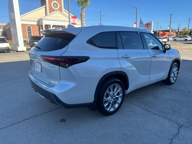 Used 2026 Toyota Highlander Limited AWD/4WD image 5
