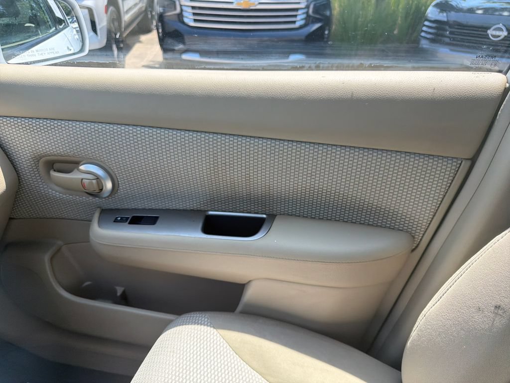 Used 2007 Nissan Versa Hatchback w/ Convenience Pkg FWD image 45