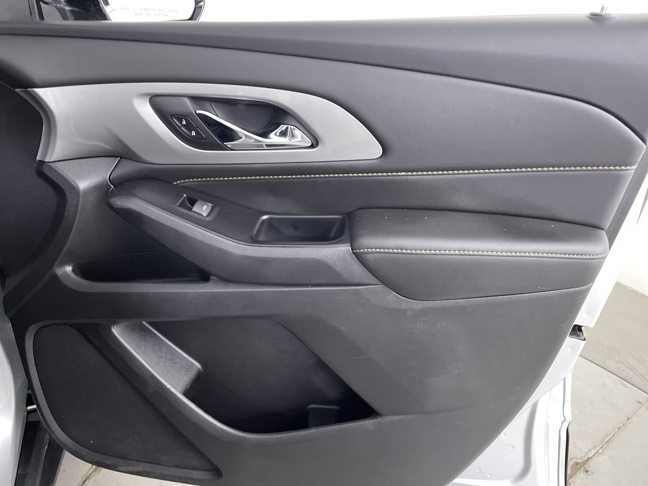 Used 2019 Chevrolet Traverse LT FWD image 24