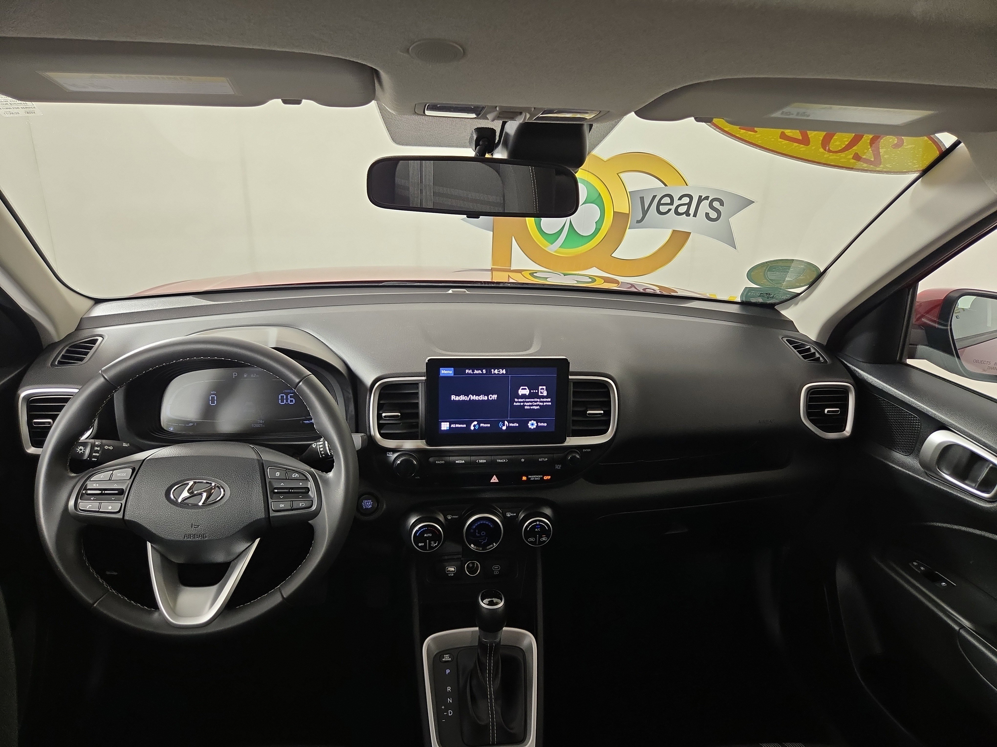 Used 2024 Hyundai Venue SEL FWD image 13