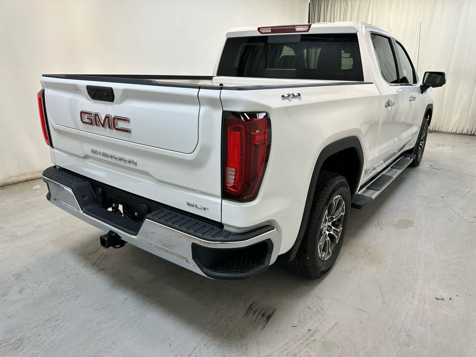 New 2026 GMC Sierra 1500 SLT w/ SLT Convenience Package image 11