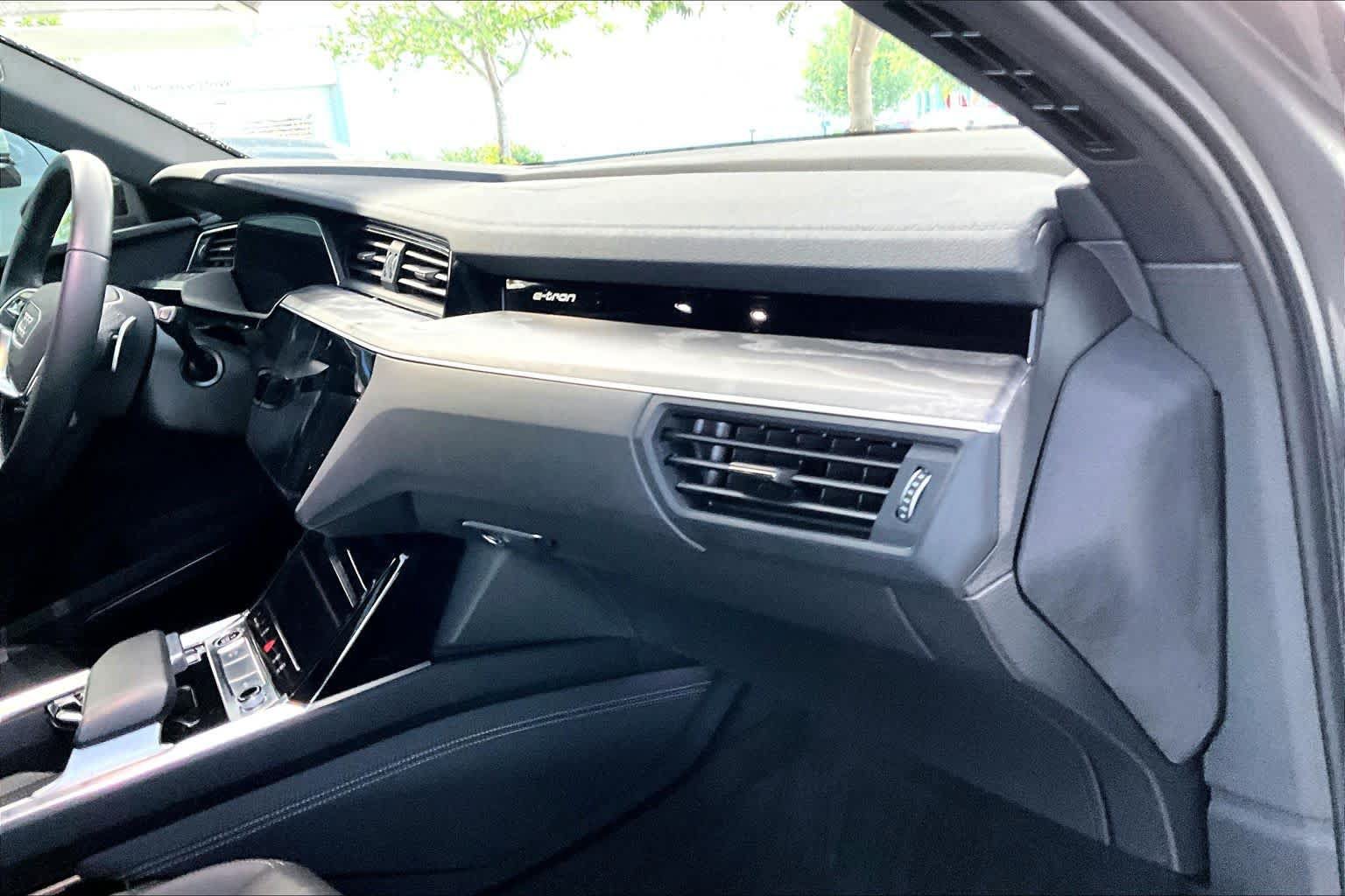 Used 2023 Audi e-tron Premium Plus w/ Premium Plus Package AWD/4WD image 25