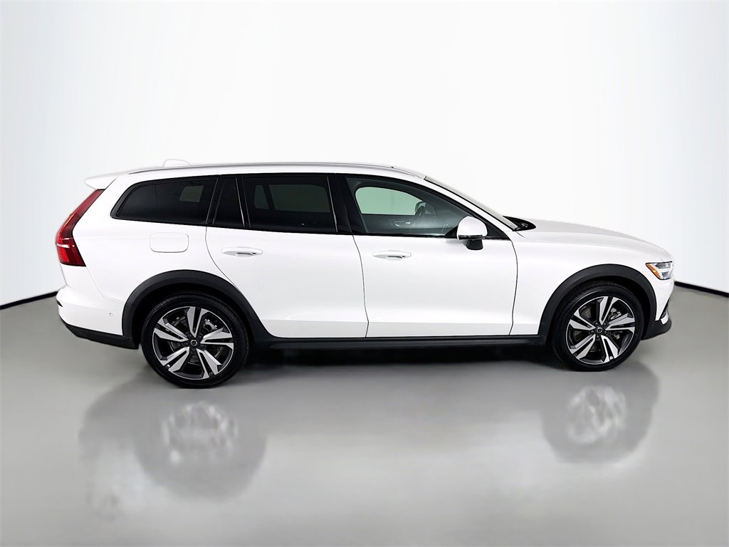 Used 2024 Volvo V60 B5 Cross Country Plus w/ Protection Package Premier image 8