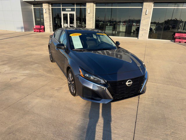 Used 2025 Nissan Altima 2.5 SV image 3