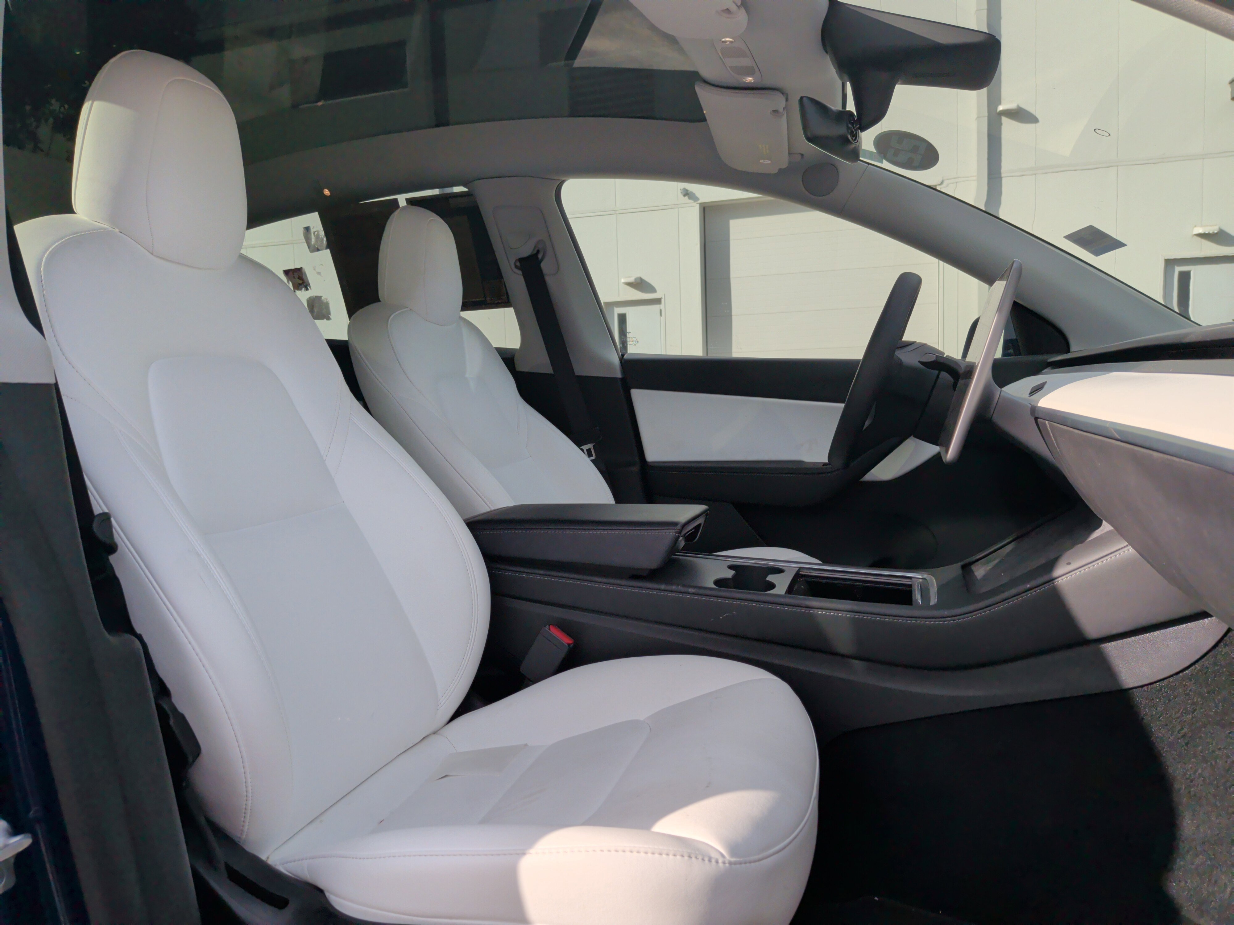 Used 2022 Tesla Model Y Long Range image 33