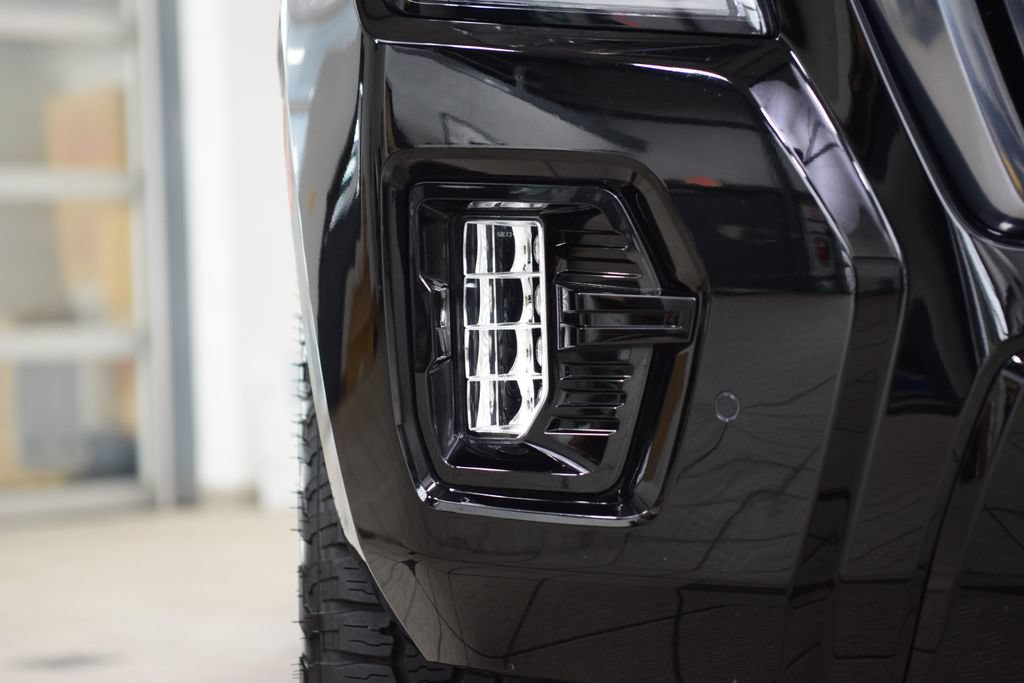 Used 2024 GMC Yukon AT4 AWD/4WD image 14