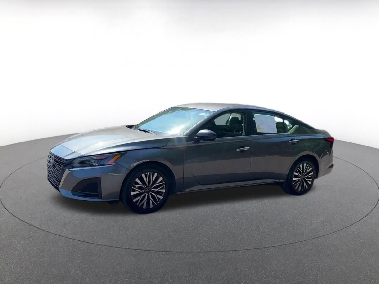 Used 2025 Nissan Altima 2.5 SV FWD image 8