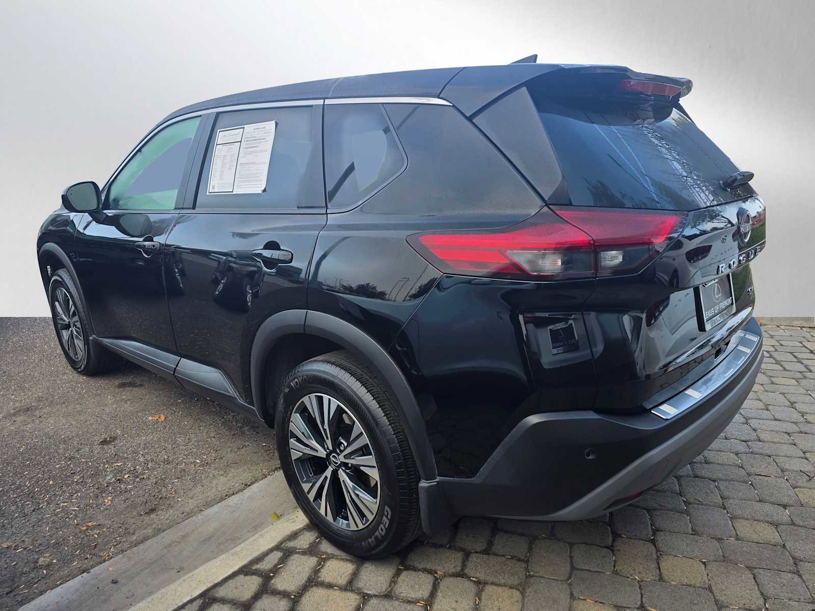 Used 2023 Nissan Rogue SV image 5