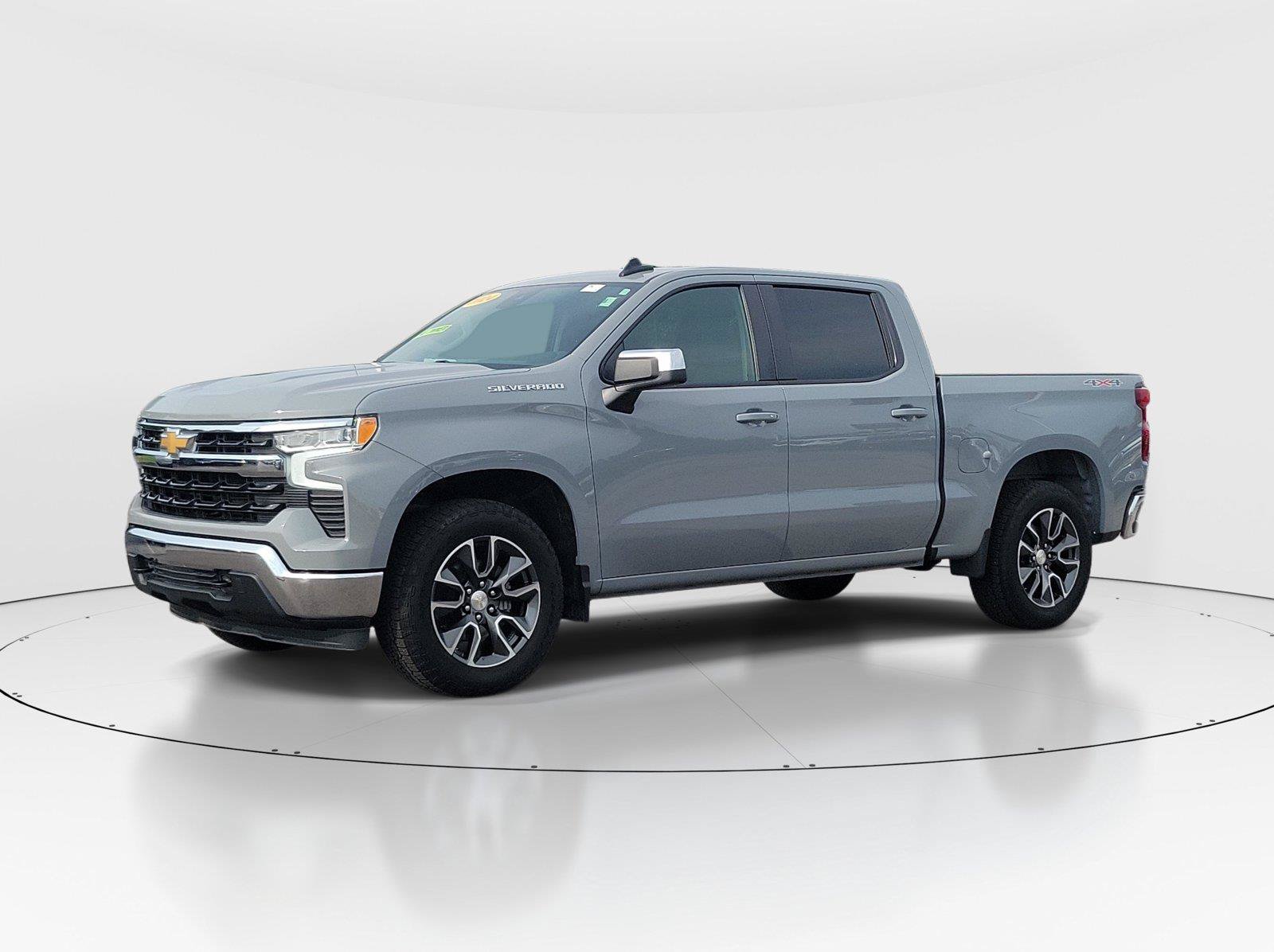 Used 2024 Chevrolet Silverado 1500 LT AWD/4WD image 2