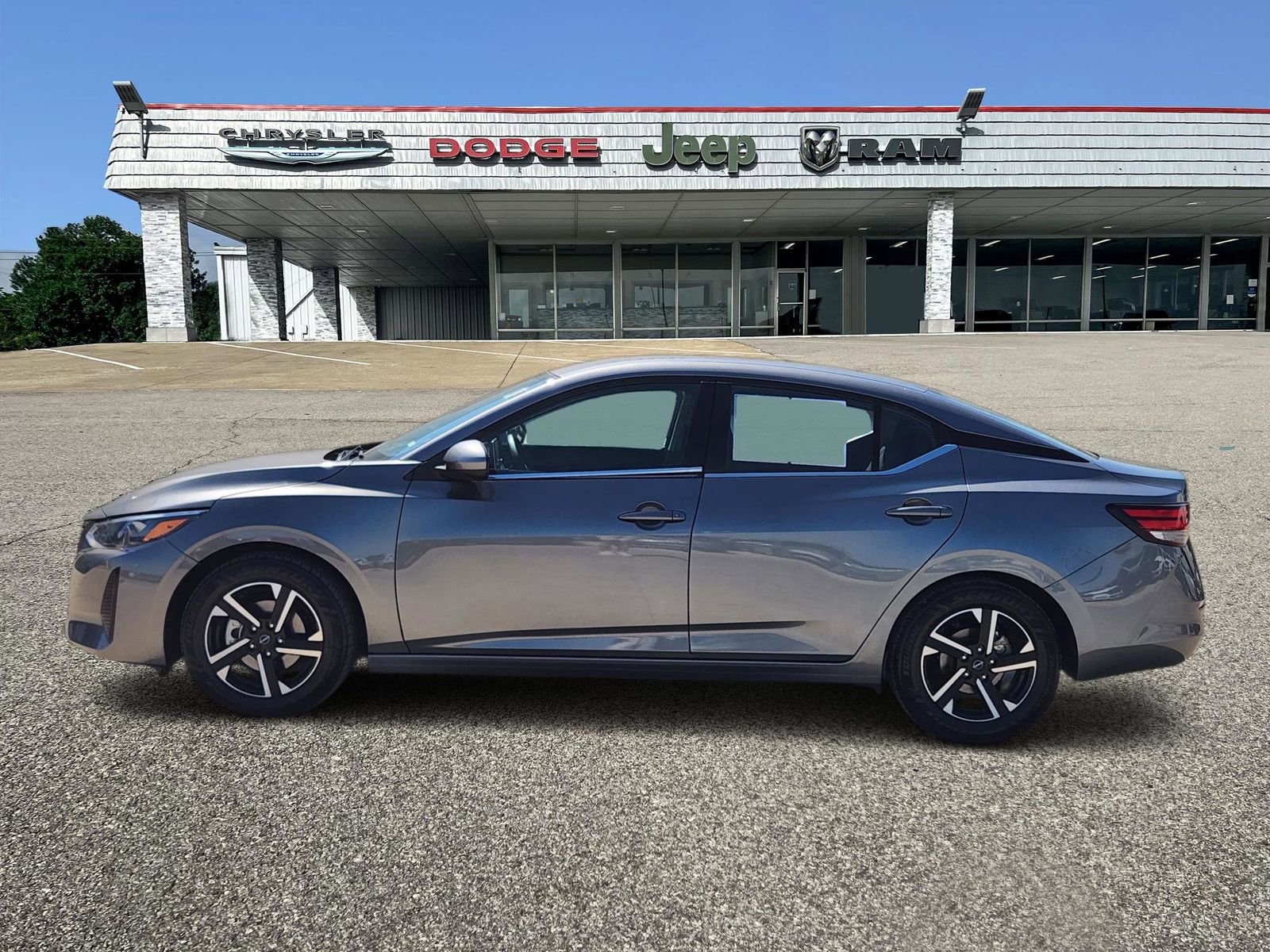 Used 2024 Nissan Sentra SV image 3